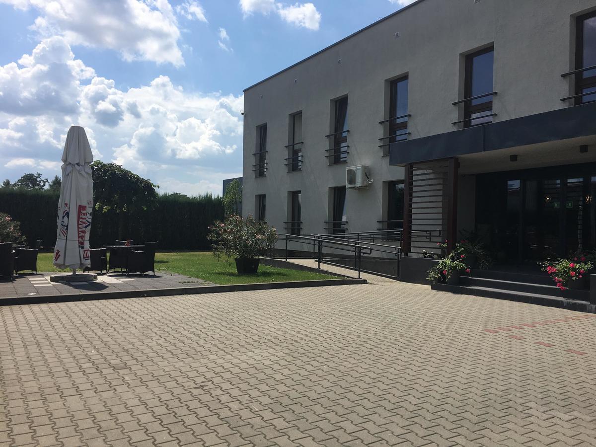 维萨维酒店 Oleśnica 外观 照片